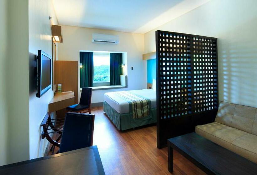 Люкс, Microtel By Wyndham South Forbes Near Nuvali