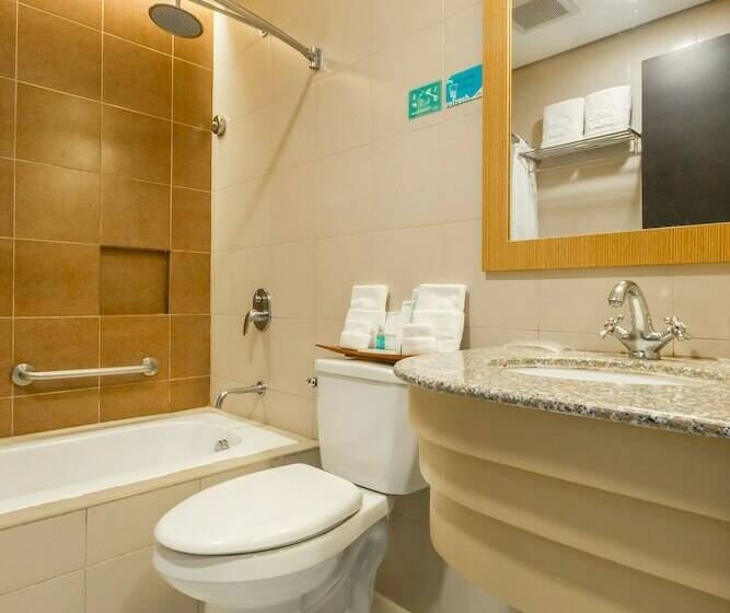 سوییت, Microtel By Wyndham South Forbes Near Nuvali