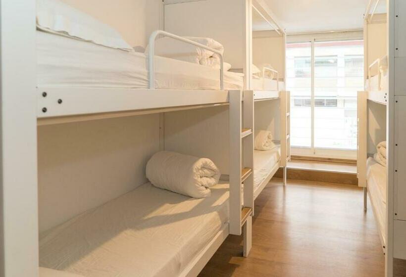 Кровать в Многоместном Номере с Общей Ванной, Pars Teatro Hostel