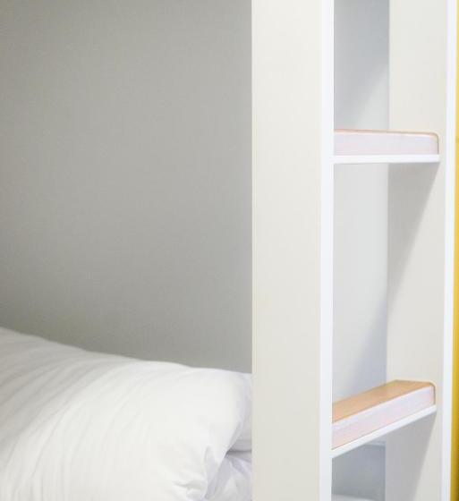 اتاق استاندارد چهارنفره با سرویس بهداشتی مشترک, Pars Teatro Hostel