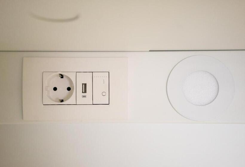 اتاق استاندارد چهارنفره با سرویس بهداشتی مشترک, Pars Teatro Hostel