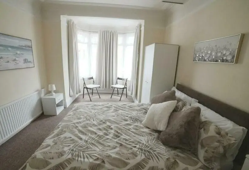 バス共有のスタンダードルーム, Silverdale House