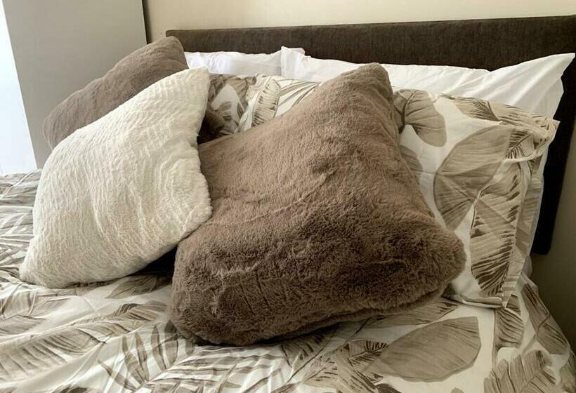 バス共有のスタンダードルーム, Silverdale House