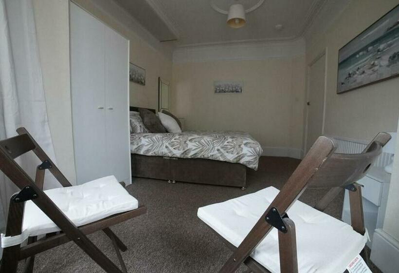 バス共有のスタンダードルーム, Silverdale House