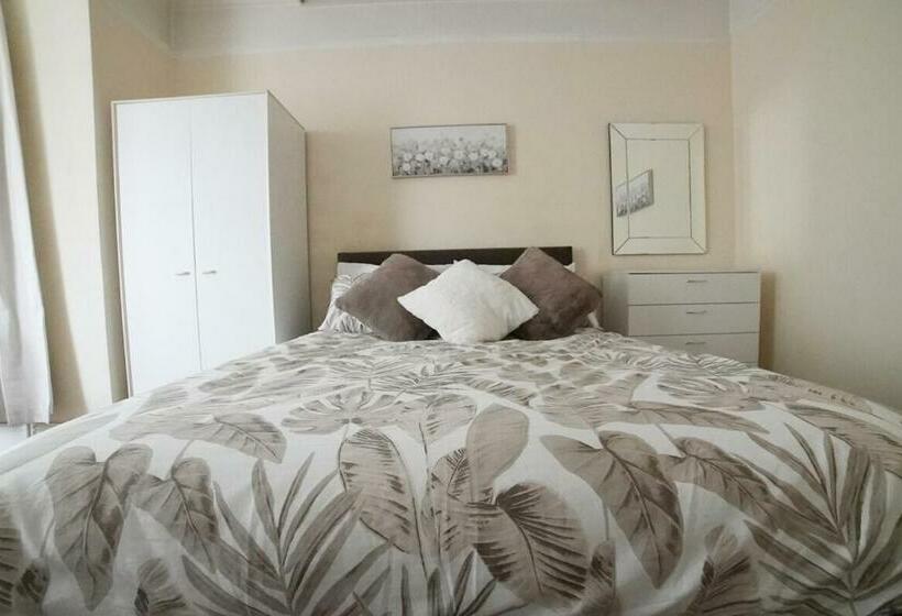 バス共有のスタンダードルーム, Silverdale House