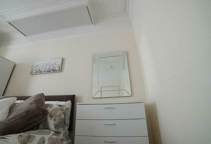 バス共有のスタンダードルーム, Silverdale House