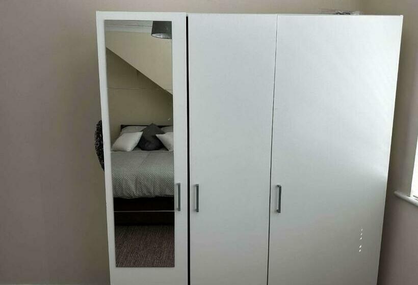 バスルーム共有のシングルスタンダード, Silverdale House