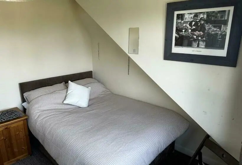 バスルーム共有のシングルスタンダード, Silverdale House