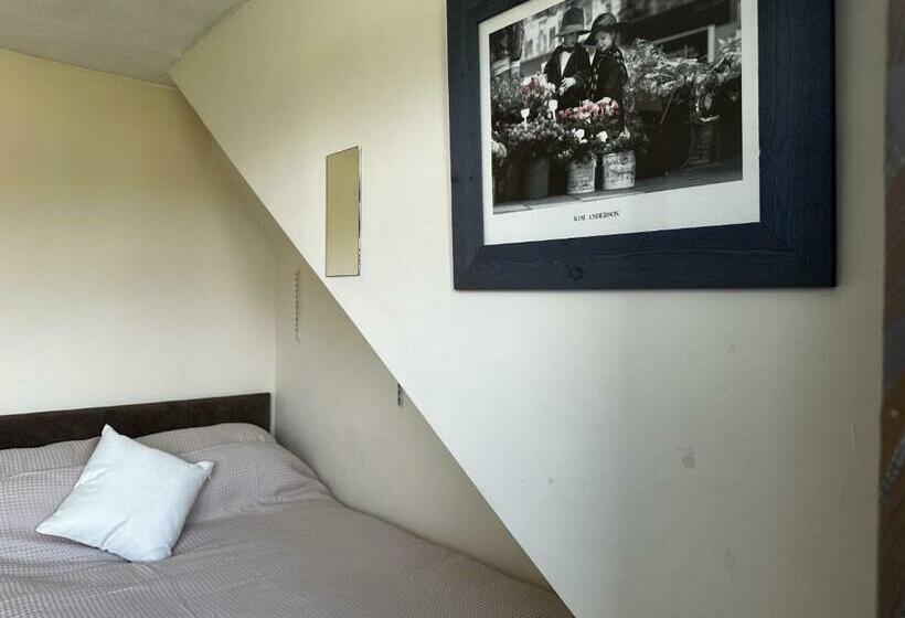 バスルーム共有のシングルスタンダード, Silverdale House