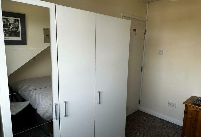 バスルーム共有のシングルスタンダード, Silverdale House