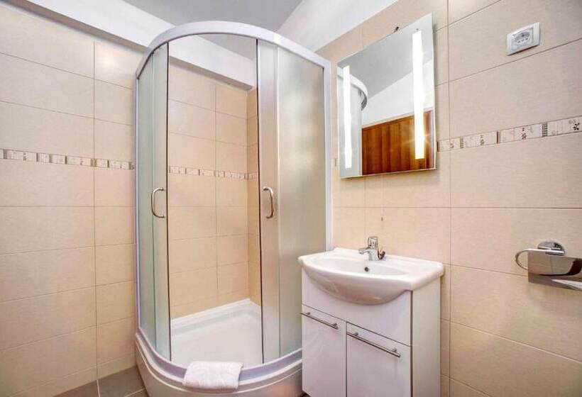 جناح سوبيريور مطل علي البحر, Refresh Boutique Suites   Central Point