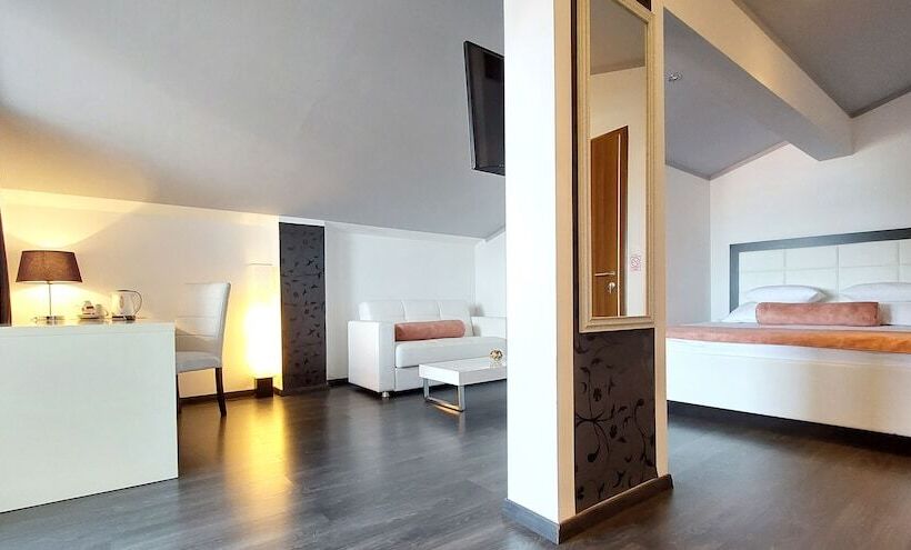 جناح سوبيريور مطل علي البحر, Refresh Boutique Suites   Central Point