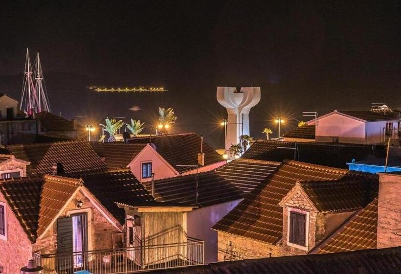 جناح سوبيريور مطل علي البحر, Refresh Boutique Suites   Central Point