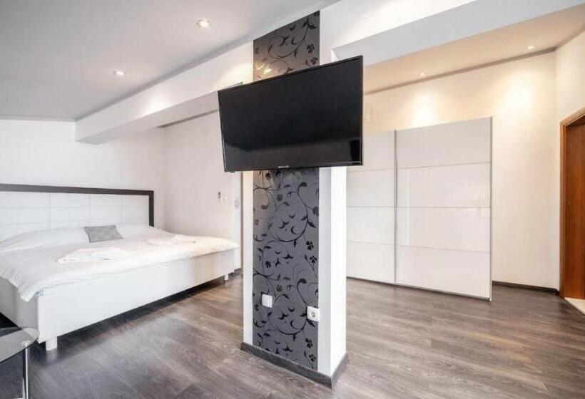 جناح سوبيريور مطل علي البحر, Refresh Boutique Suites   Central Point