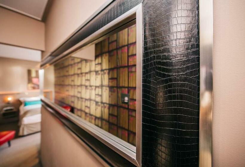 اتاق لوکس, Baltazár Boutique