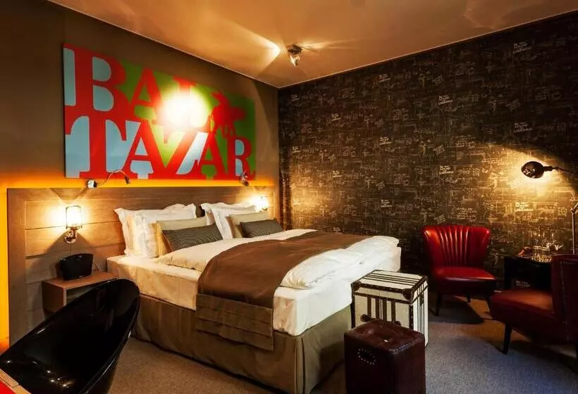 اتاق اکونومی, Baltazár Boutique