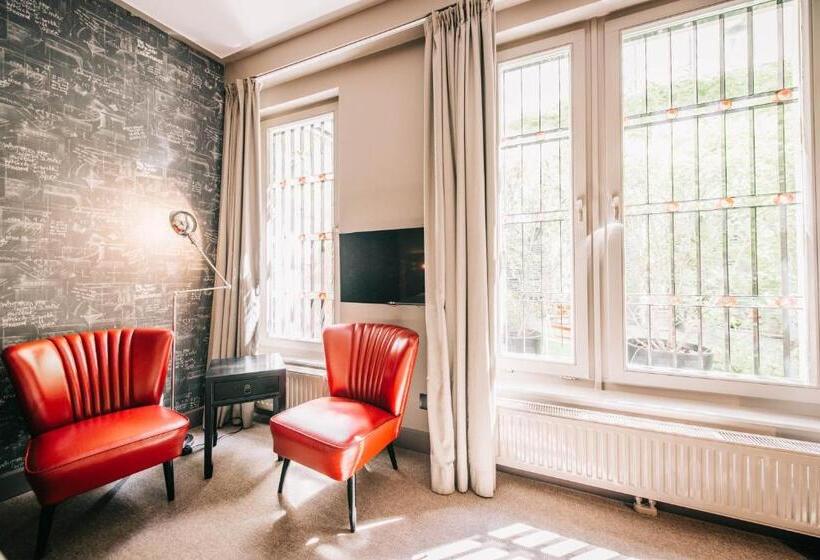 اتاق اکونومی, Baltazár Boutique