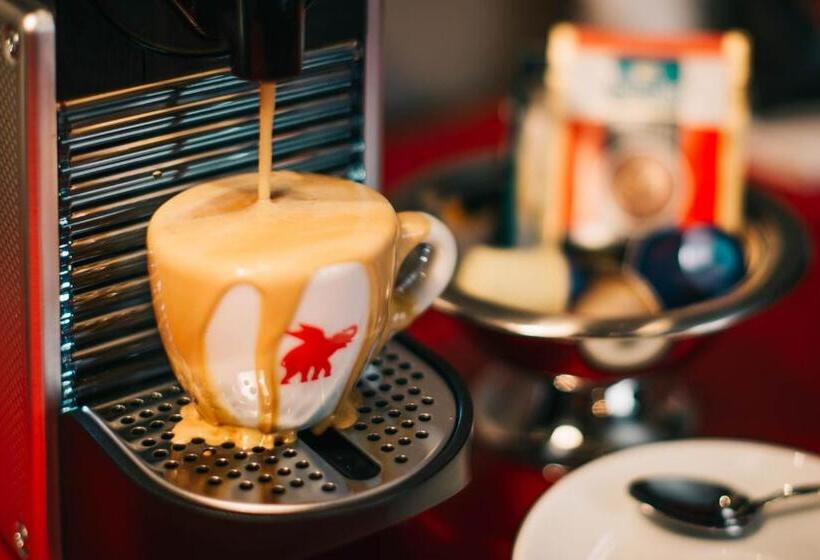 اتاق اکونومی, Baltazár Boutique