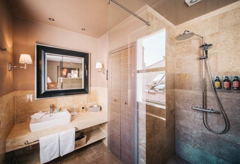 اتاق لوکس, Baltazár Boutique