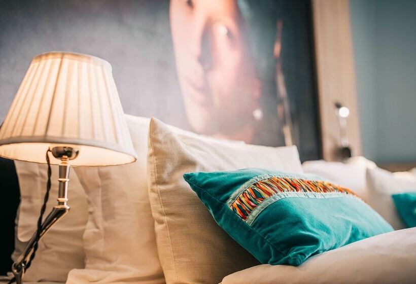 سوییت, Baltazár Boutique