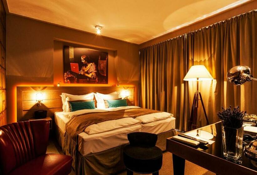 اتاق لوکس, Baltazár Boutique