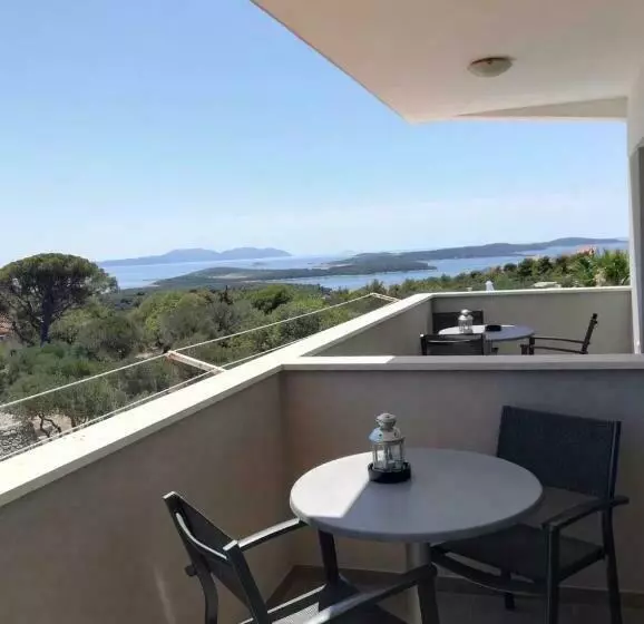Quarto standard vista mar com balcao, Dela