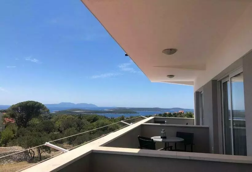 Quarto standard vista mar com balcao, Dela
