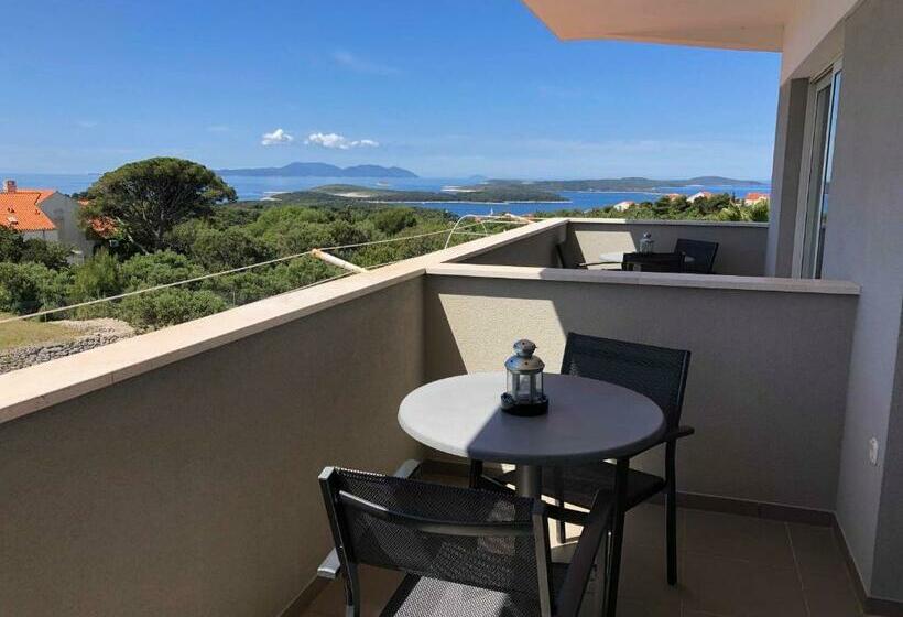 Номер Стандарт Вид на Море с Балконом, Dela