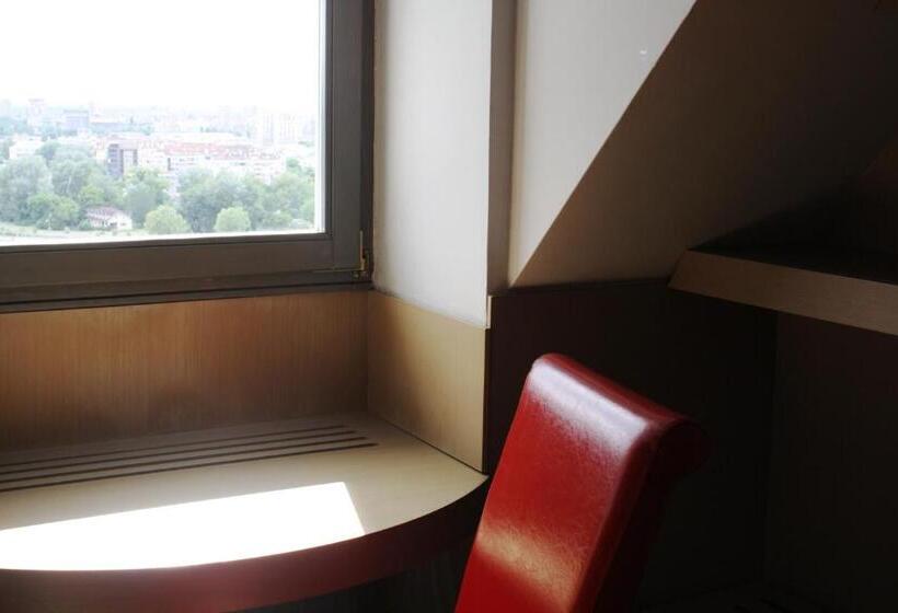 سوئیت با چشمانداز رودخانه, Garni Hotel Leopold I