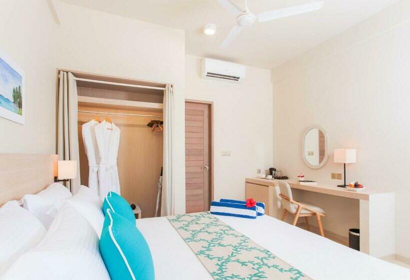 اتاق سوپریور با چشمانداز دریا و بالکن, Malahini Kuda Bandos Resort