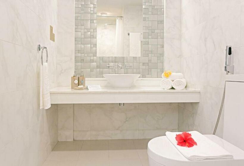 اتاق لوکس با چشمانداز دریا, Malahini Kuda Bandos Resort