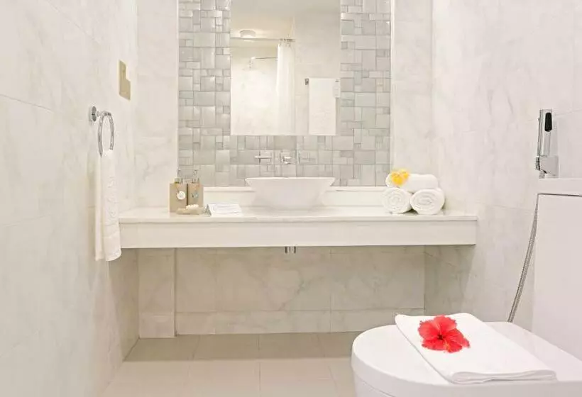اتاق لوکس با چشمانداز دریا, Malahini Kuda Bandos Resort