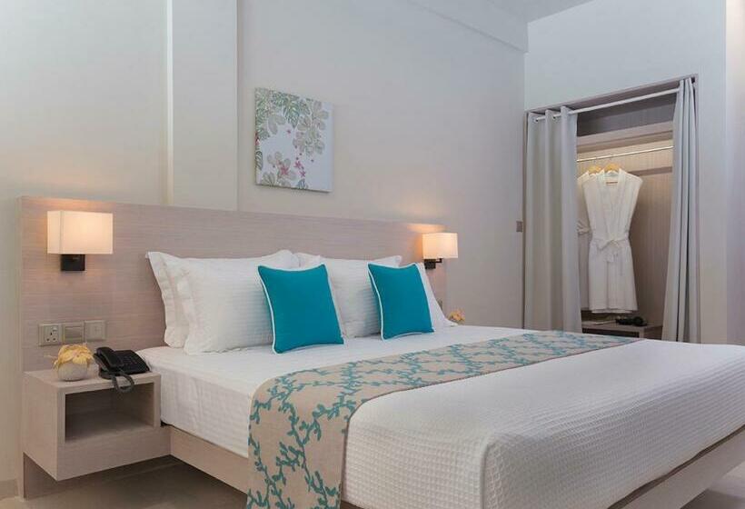 اتاق لوکس با چشم‌انداز دریا, Malahini Kuda Bandos Resort