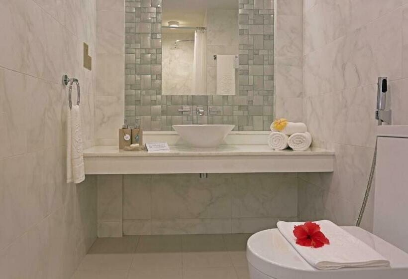 اتاق لوکس با چشمانداز دریا, Malahini Kuda Bandos Resort