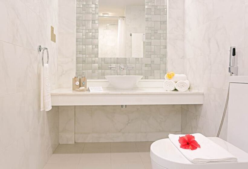 اتاق لوکس با چشمانداز دریا, Malahini Kuda Bandos Resort