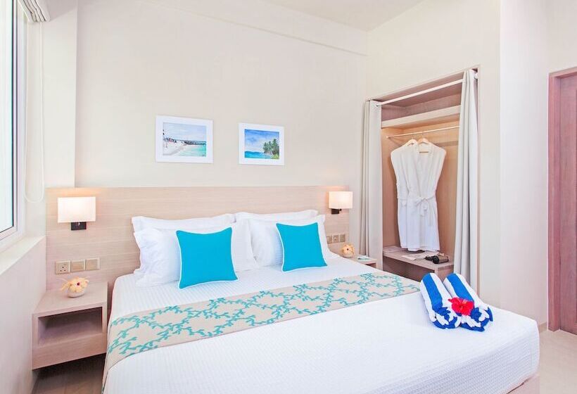 اتاق سوپریور با چشمانداز دریا و بالکن, Malahini Kuda Bandos Resort