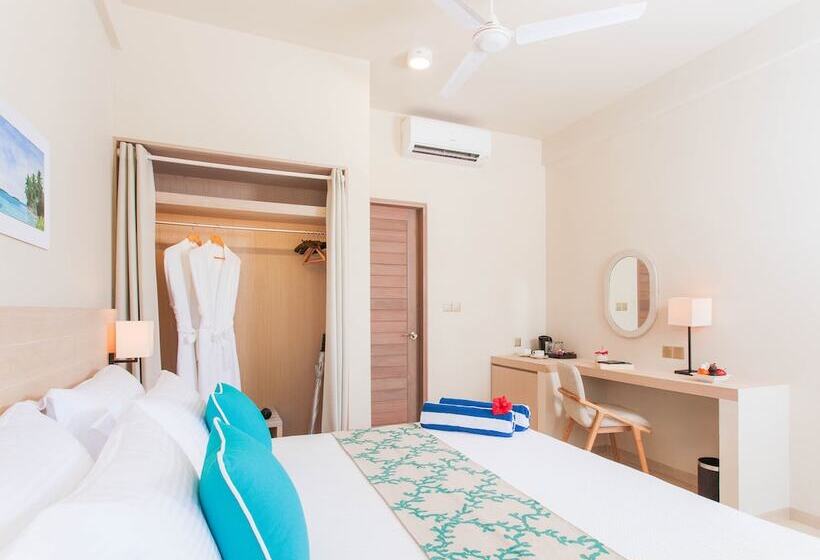 اتاق سوپریور با چشمانداز دریا و بالکن, Malahini Kuda Bandos Resort