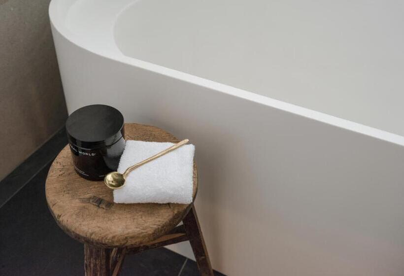 דירת שלושה חדרים, Porters Boutique