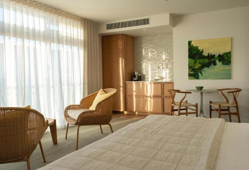 דירת שלושה חדרים, Porters Boutique