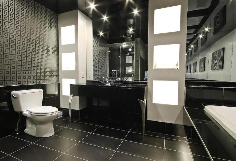 سوئیت با تخت بزرگ, Quebec Inn