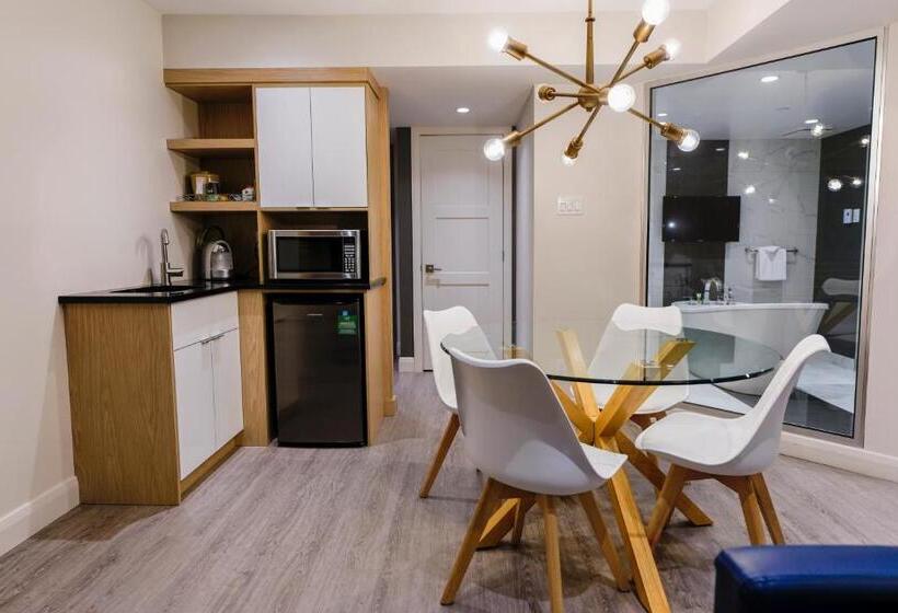 سوئیت تم دار, Quebec Inn