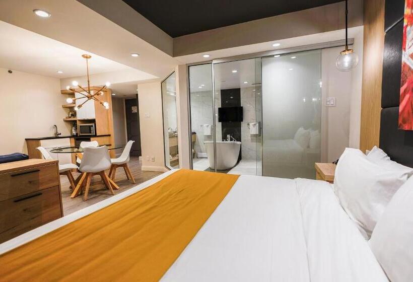 سوئیت تم دار, Quebec Inn