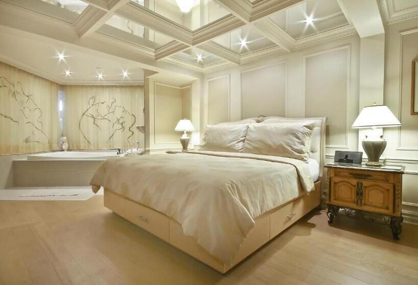 سوئیت با تخت بزرگ, Quebec Inn