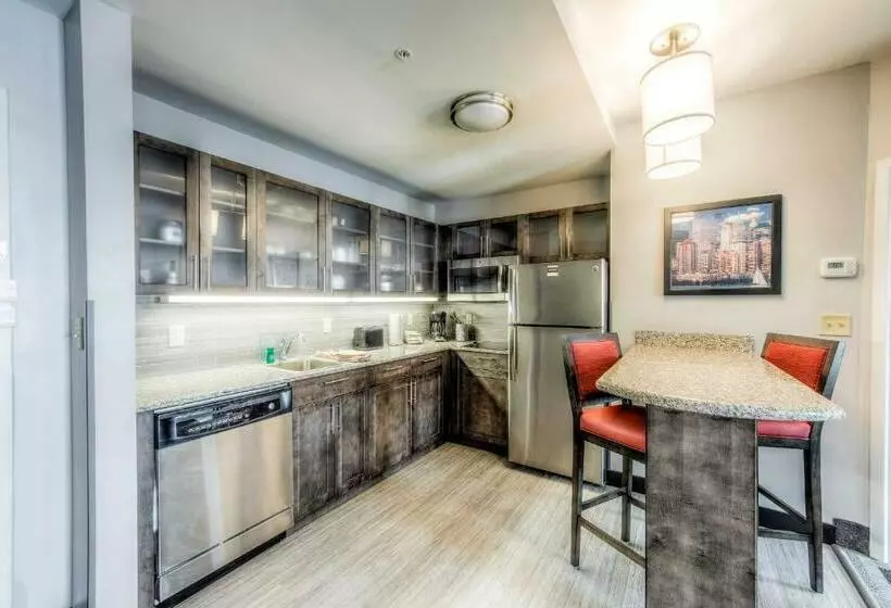 身障者適用キングサイズベッドルーム, Staybridge Suites   University Area Osu, An Ihg