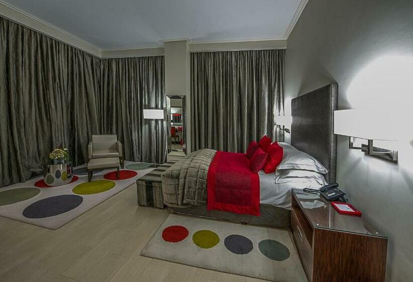 اتاق اجرایی, The George