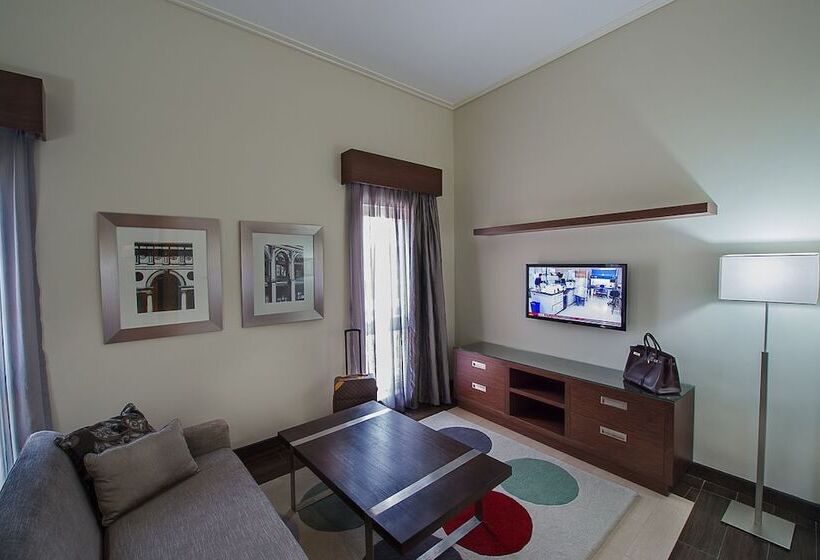 اتاق اجرایی, The George