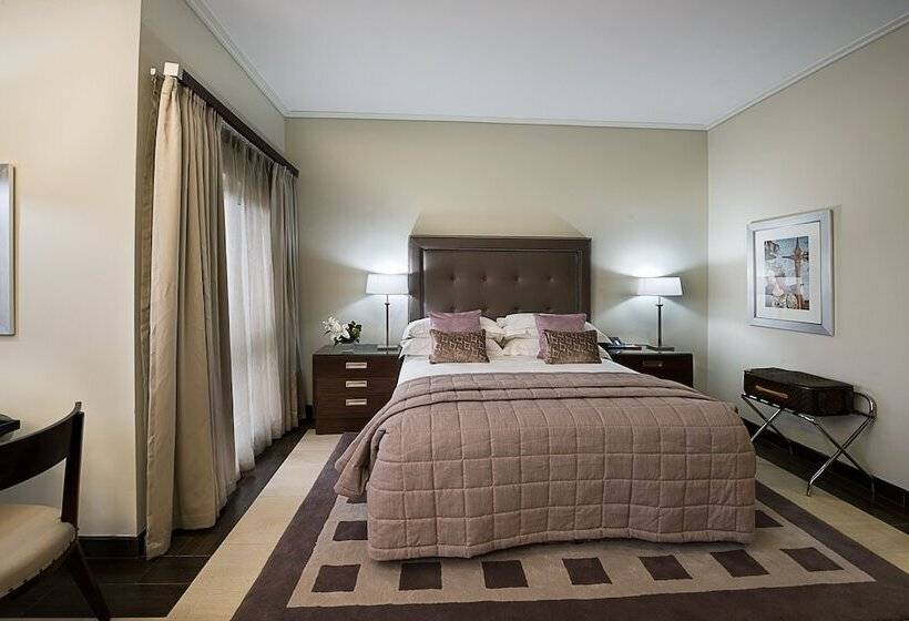 اتاق اجرایی, The George