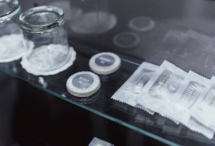 풀전망 이그제큐티브 룸, The Lunar Patong