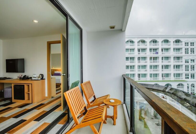 스탠다드 연결 룸, The Lunar Patong