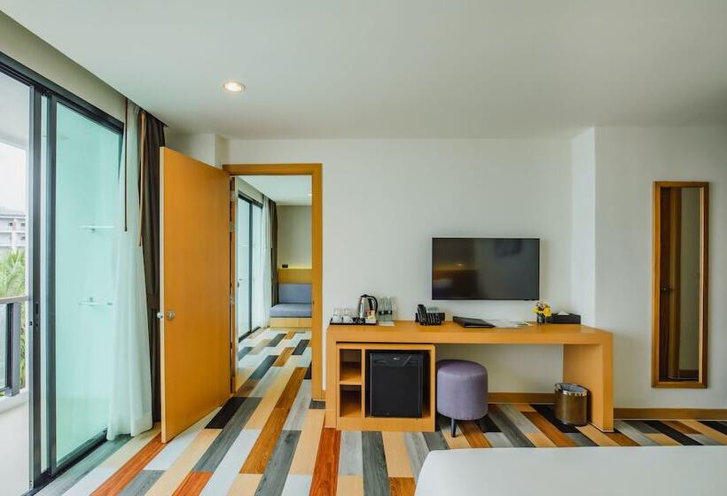 스탠다드 연결 룸, The Lunar Patong